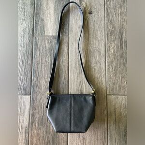 VTG Coach.Elegant Black Leather Crossbody Bag